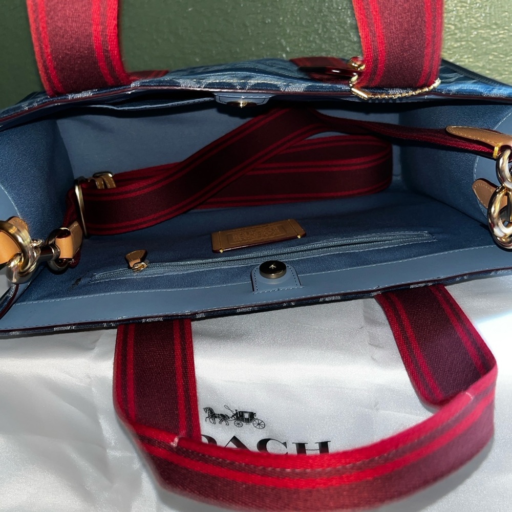 Coach Smith Tote in Signature Denim Jacquard - Picture 3 of 7